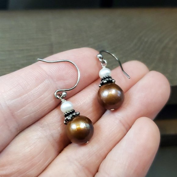 925 Sterling Silver Brown And White Pearl Dangle Earrings - Picture 2 of 4